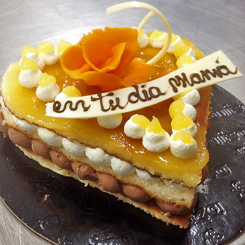 TARTA DE SAN MARCOS Día de la Madre Nata, trufa, yema tostada y bizcocho de almendra